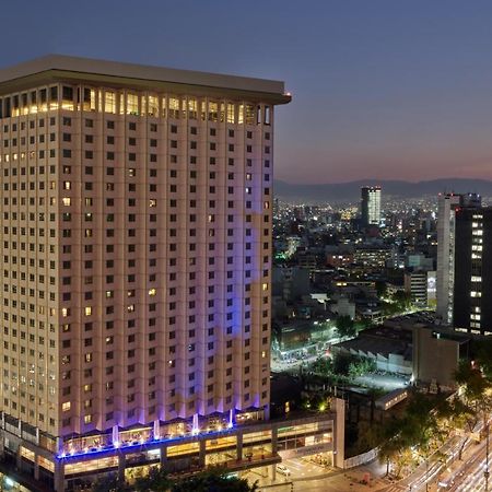 فندق فييستا أمريكانا ريفورما مدينة مكسيكو المظهر الخارجي الصورة The hotel at night