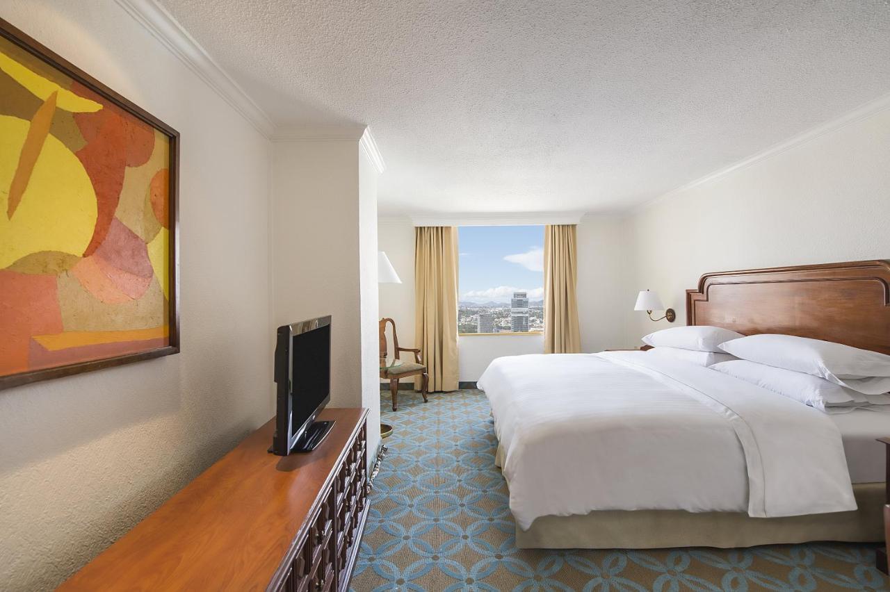 فندق فييستا أمريكانا ريفورما مدينة مكسيكو المظهر الخارجي الصورة A guest room at the Hilton San Francisco
