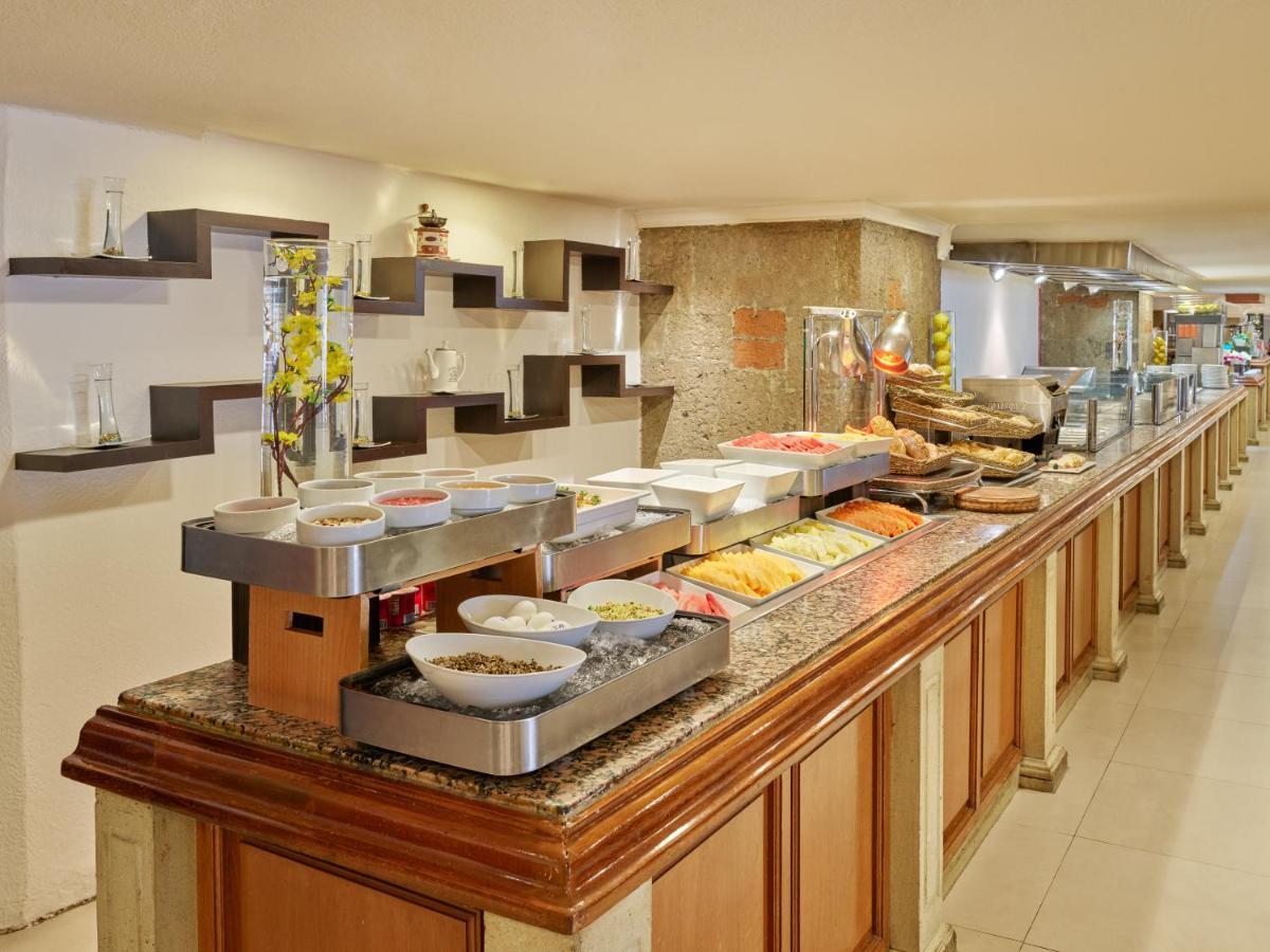 فندق فييستا أمريكانا ريفورما مدينة مكسيكو المظهر الخارجي الصورة A buffet at a hotel