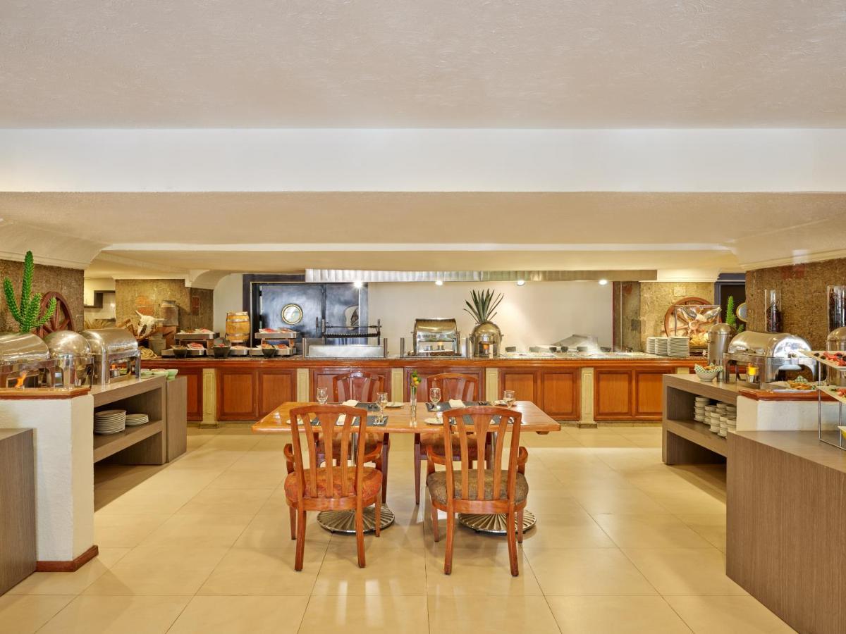 فندق فييستا أمريكانا ريفورما مدينة مكسيكو المظهر الخارجي الصورة The buffet at the hotel