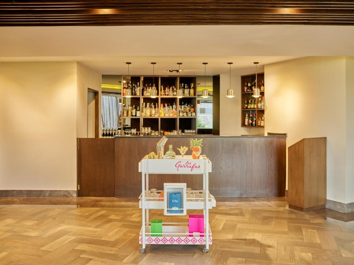 فندق فييستا أمريكانا ريفورما مدينة مكسيكو المظهر الخارجي الصورة The bar at the hotel